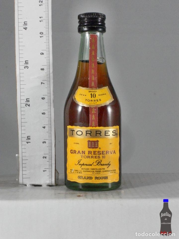 Coleccionismo de vinos y licores: BOTELLITA BOTELLIN BRANDY TORRES GRAN RESERVA IMPERIAL BRANDY 10 V.S.O.P VILLAFRANCA DEL PENEDES