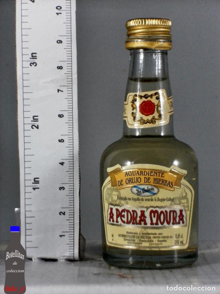 Sammlung von Weinen und Lik&ouml;ren: BOTELLITA BOTELLIN A PEDRA MOURA 1992 AGUARDIENTE GONDOMAR GALICIA