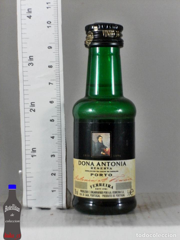 Sammlung von Weinen und Lik&ouml;ren: BOTELLITA BOTELLIN PORTO FERREIRA DONA ANTONIA RESERVA CASCOS DE CARVALHO PORTUGAL