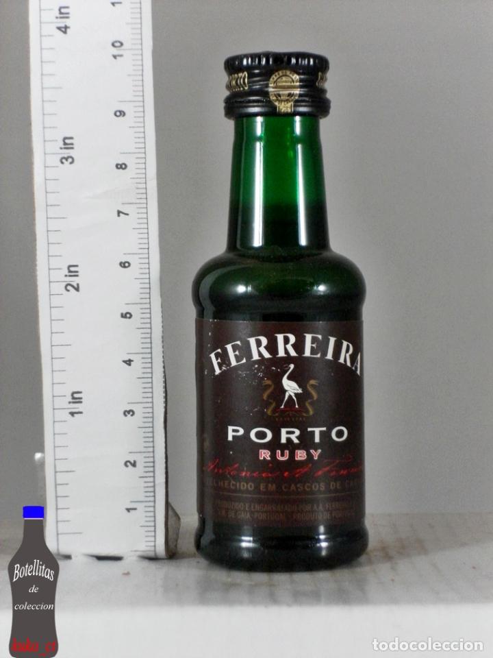 Sammlung von Weinen und Lik&ouml;ren: BOTELLITA BOTELLIN PORTO FERREIRA RUBY CASCOS DE CARVALHO PORTUGAL