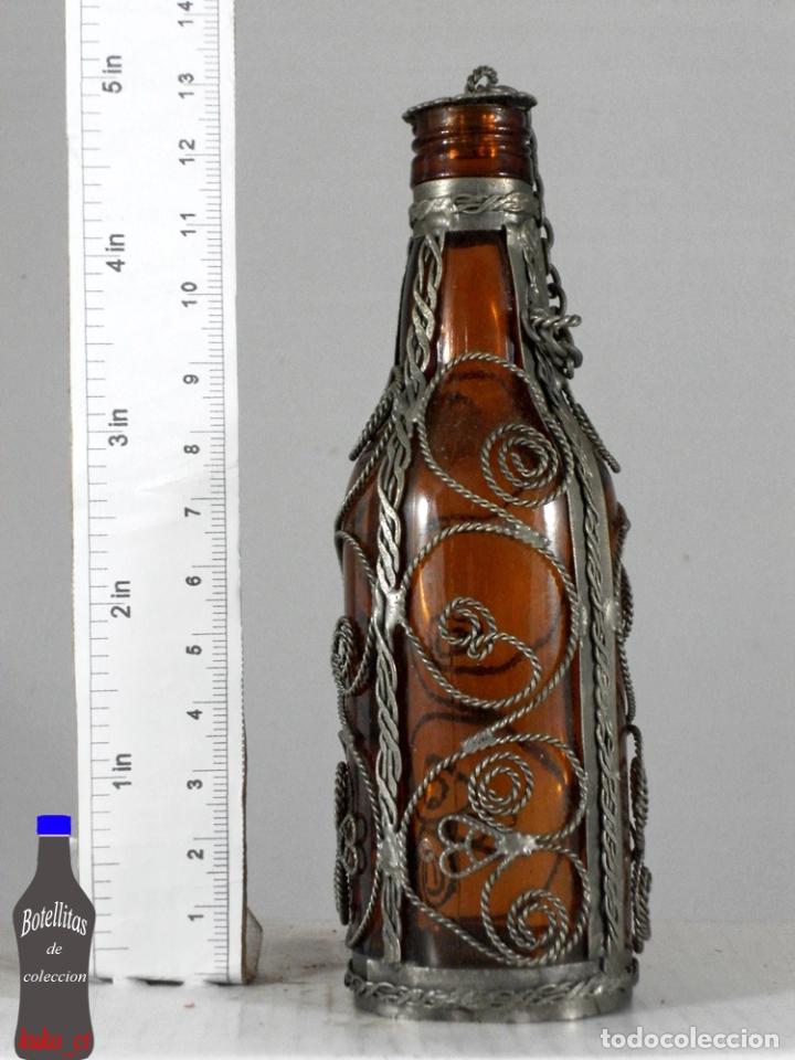 Sammlung von Weinen und Lik&ouml;ren: BOTELLITA BOTELLIN CON FORRO DE METAL TRABAJADO