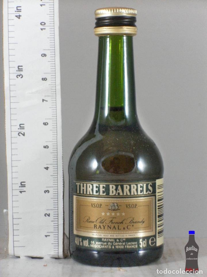 Coleccionismo de vinos y licores: BOTELLITA BOTELLIN THREE BARRELS RARE OLD FRENCH BRANDY