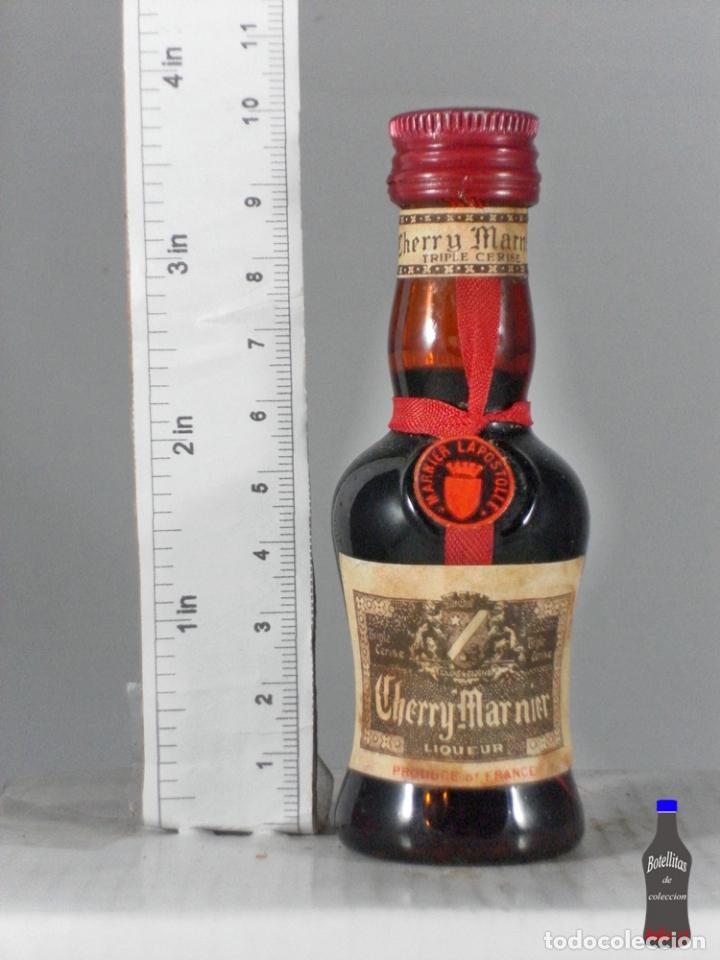 Collection of wines and liquors: BOTELLITA BOTELLIN CHERRY MARNIER LAPOSTELE FRANCE