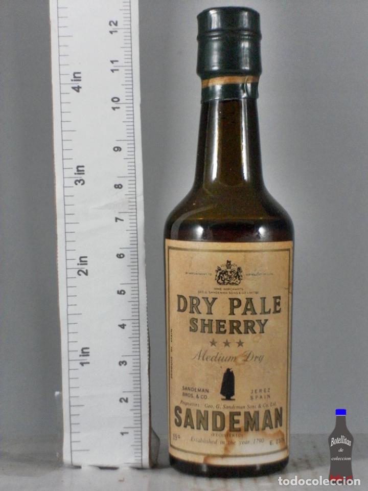 Sammlung von Weinen und Lik&ouml;ren: BOTELLITA BOTELLIN DRY PALE SHERRY SANDEMAN JEREZ SPAIN