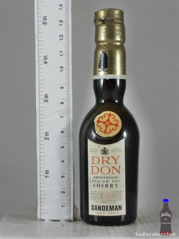 Sammlung von Weinen und Lik&ouml;ren: BOTELLITA BOTELLIN DRY DON AMONTILLADO SHERRY SANDEMAN JEREZ ESPA&Ntilde;A