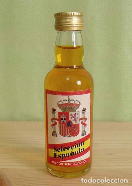 Coleccionismo de vinos y licores: Botella Miniatura Botellin Licor Escudo Espa&ntilde;a Selecci&oacute;n Espa&ntilde;ola