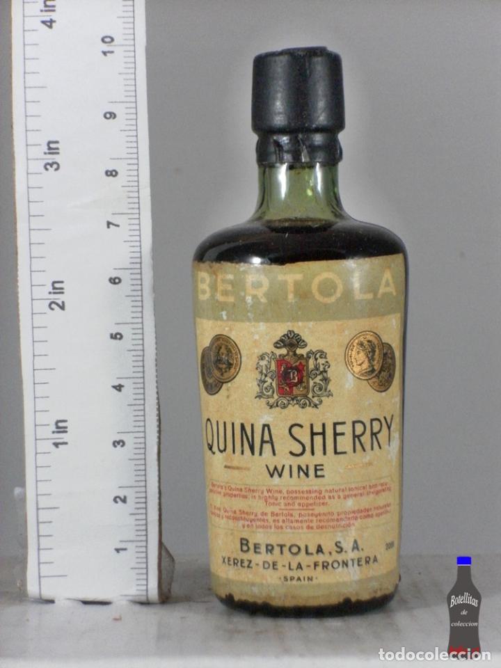 Coleccionismo de vinos y licores: BOTELLITA BOTELLIN BERTOLA QUINA SHERRY WINE JEREZ DE LA FRONTERA