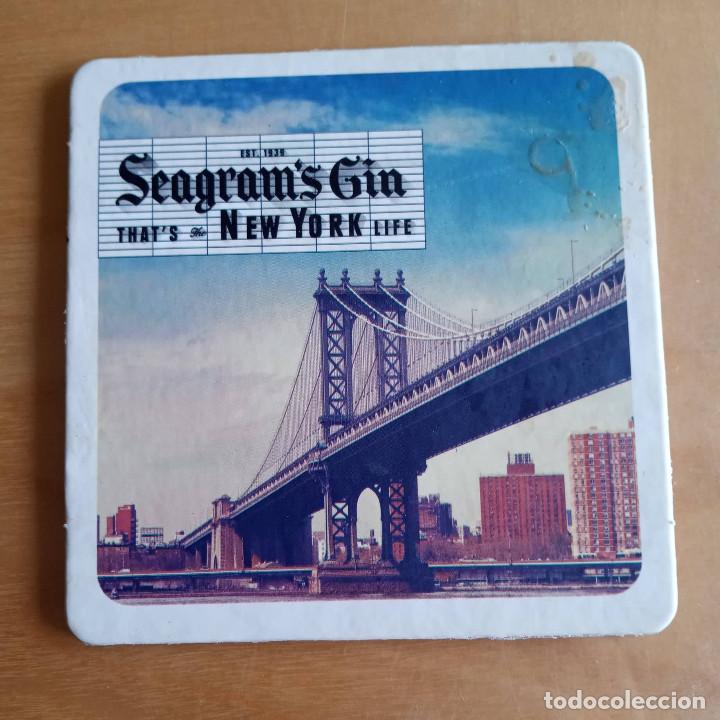 Coleccionismo de vinos y licores: Posavasos Ginebra Seagram's