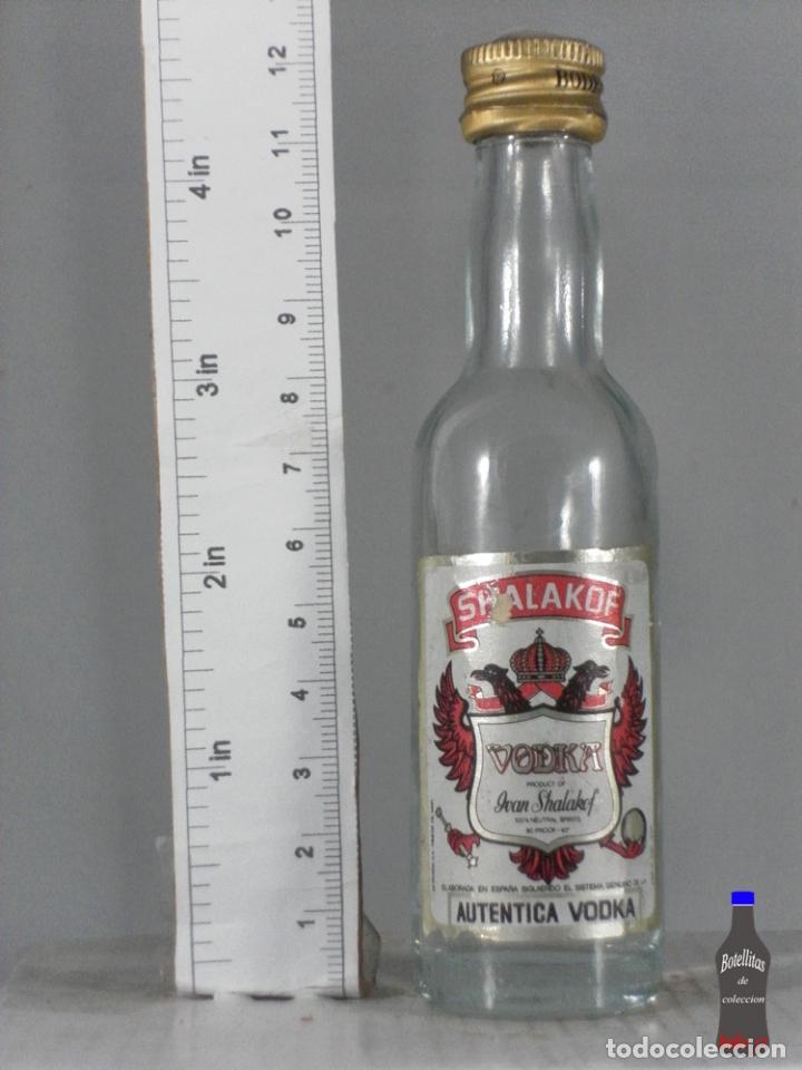 Sammlung von Weinen und Lik&ouml;ren: BOTELLITA BOTELLIN SHALAKOF VODKA IVAN SHALAKOF AUTENTICA VODKA