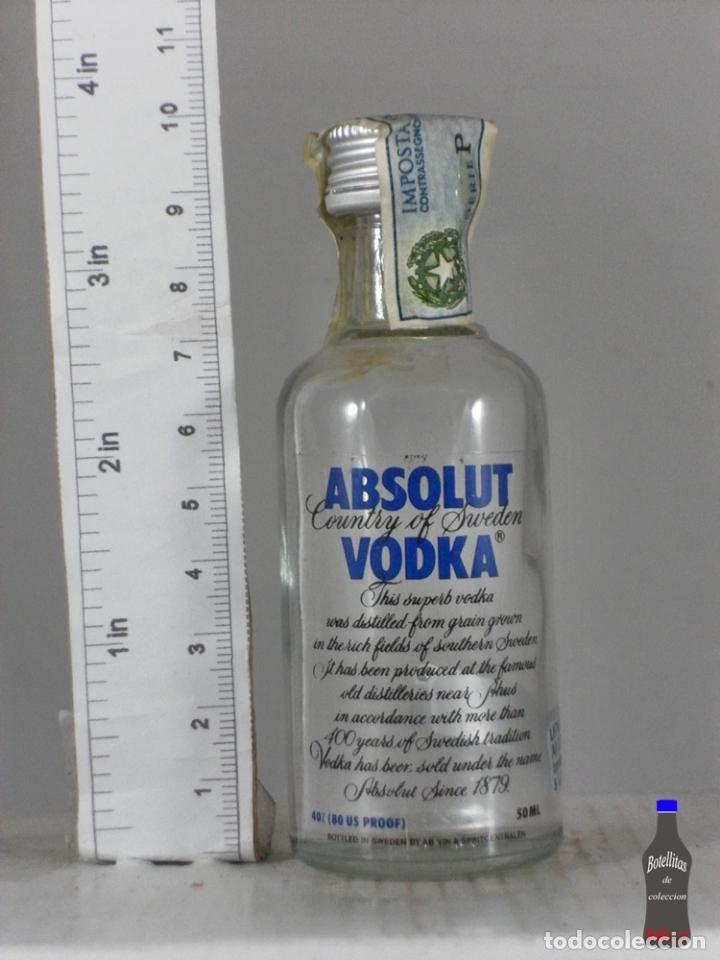 Sammlung von Weinen und Lik&ouml;ren: BOTELLITA BOTELLIN ABSOLUT VODKA VINS SPRIT SWEEDEN DISTRIBUIDO ITALIA
