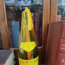Coleccionismo de vinos y licores: BOTELLA TORRES IMPERIAL BRANDY PRECINTADA. Lote 366221931