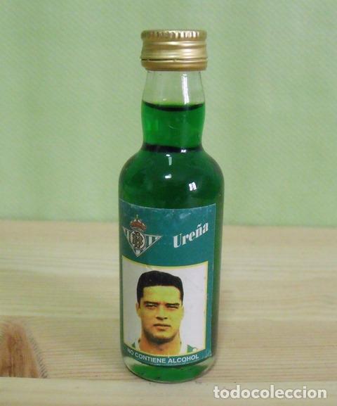 Coleccionismo de vinos y licores: Botella Miniatura Botellin Licor Jugador F&uacute;tbol Ure&ntilde;a - Real Betis Balompi&eacute;