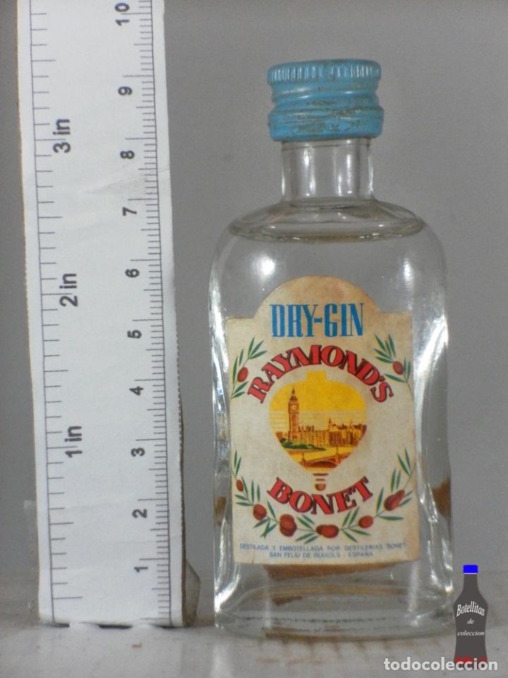 Coleccionismo de vinos y licores: BOTELLITA BOTELLIN GINEBRA DRY GIN RAYMOND&acute;S BONET RAMON BONET SANT FELIU DE GUIXOLS