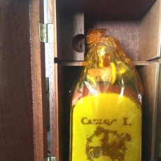 Coleccionismo de vinos y licores: BRANDY CARLOS I BOTELLA PORCELANA DE BIDASOA