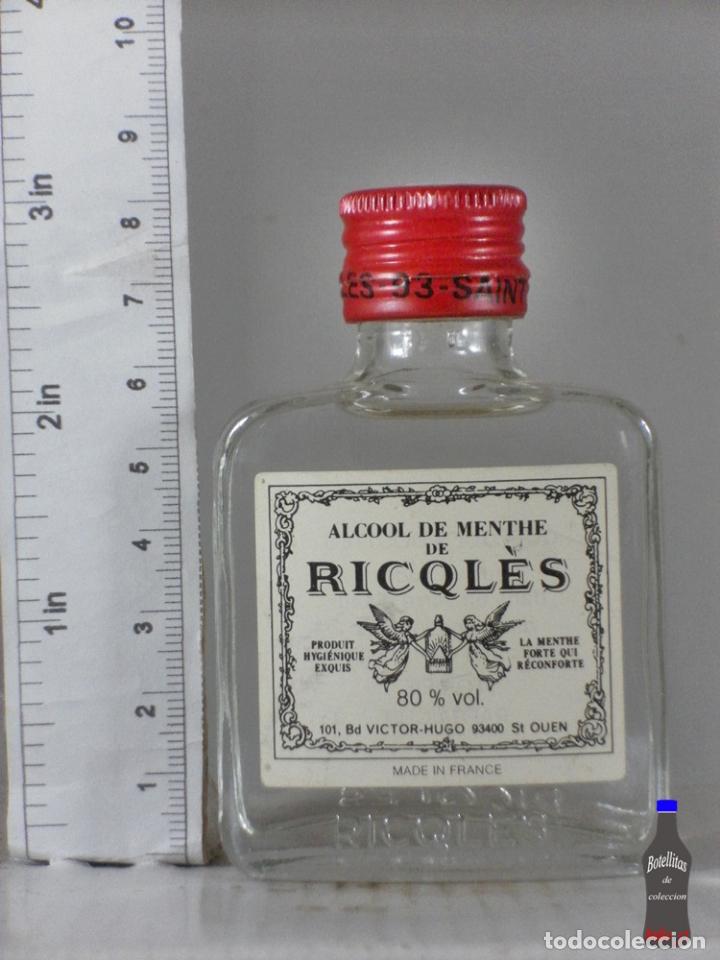 Coleccionismo de vinos y licores: BOTELLITA BOTELLIN ALCOOL DE MENTHE RICQLES VICTOR HUGO ST QUEN FRANCE 80&ordm;