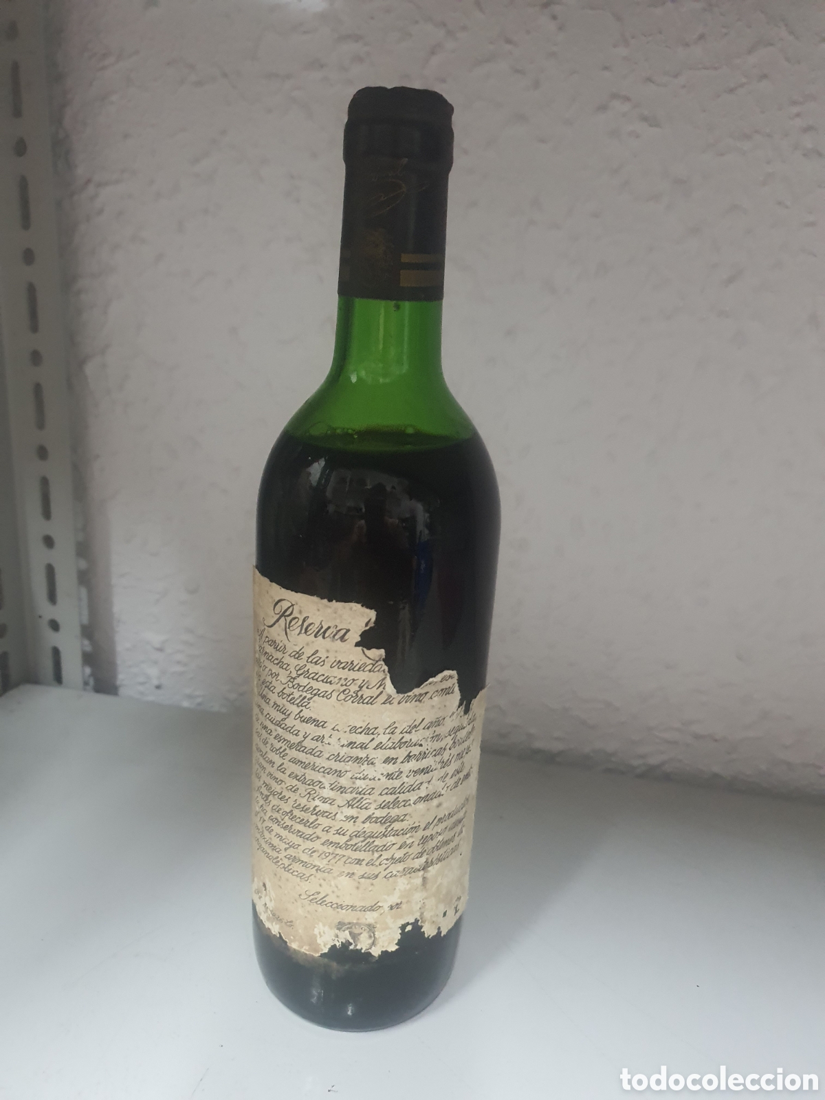 Collection of wines and liquors: antigua botella vino reserva corral