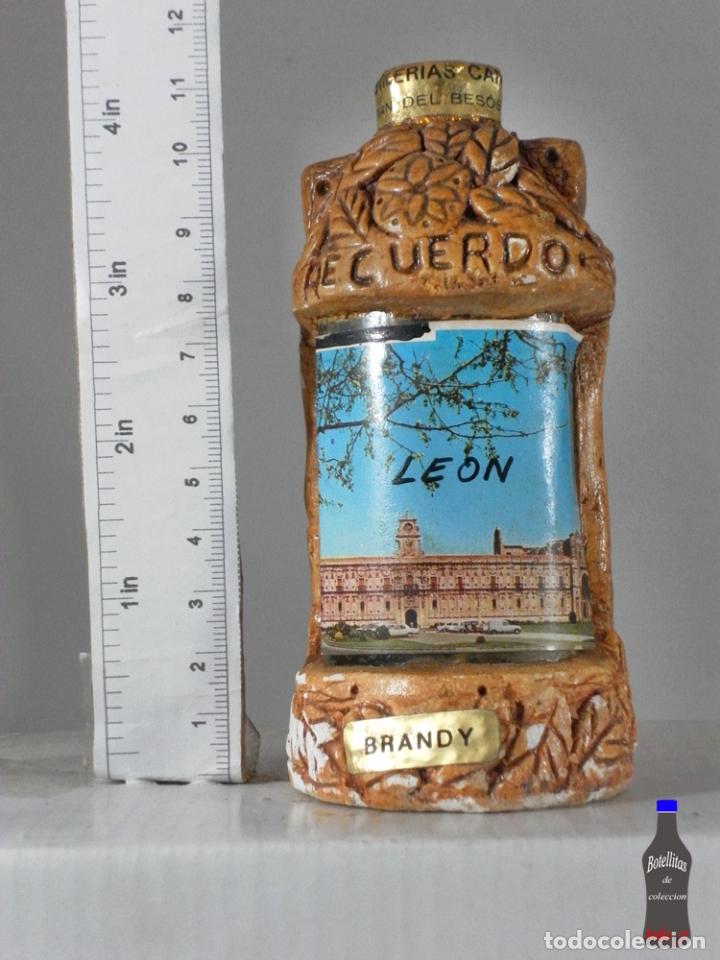 Coleccionismo de vinos y licores: BOTELLITA BOTELLIN BRANDY RECUERDO DE LE&Oacute;N DESTILERIAS CAMPENY