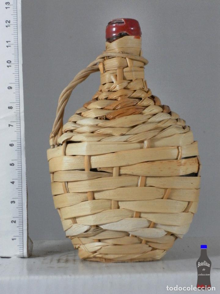 Sammlung von Weinen und Lik&ouml;ren: BOTELLITA BOTELLIN GARRAFITA MIMBRE