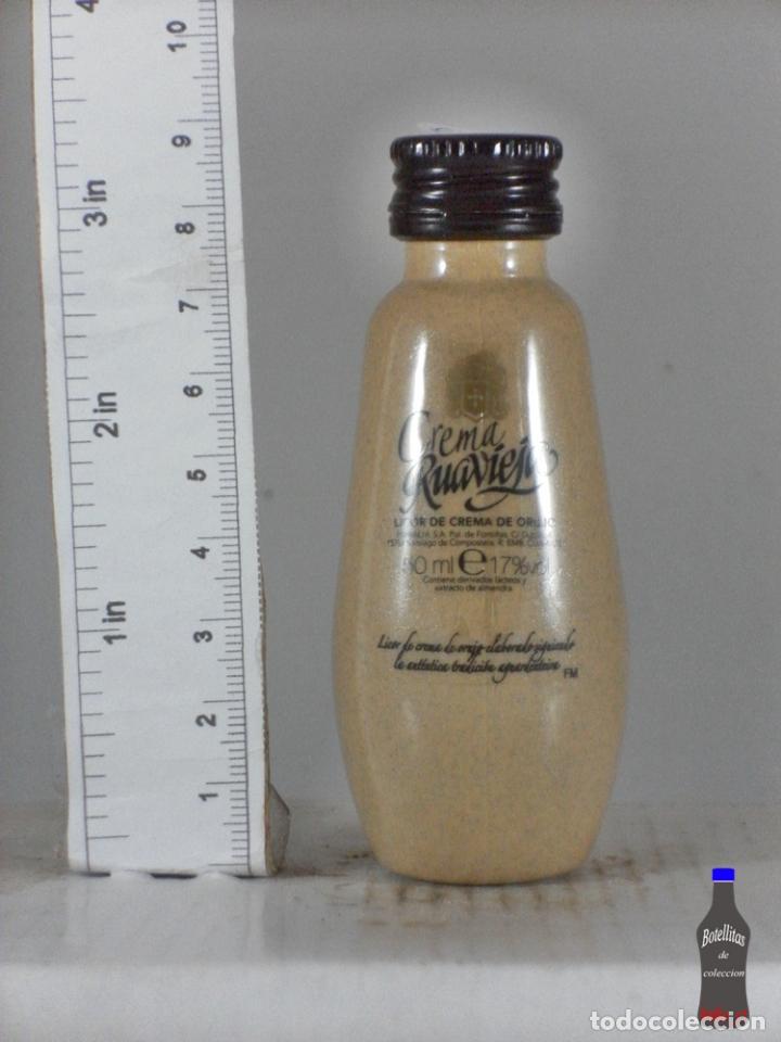 Coleccionismo de vinos y licores: BOTELLITA BOTELLIN CREMA RUAVIEJA LICOR CREMA DE ORUJO SANTIAGO COMPOSTELA