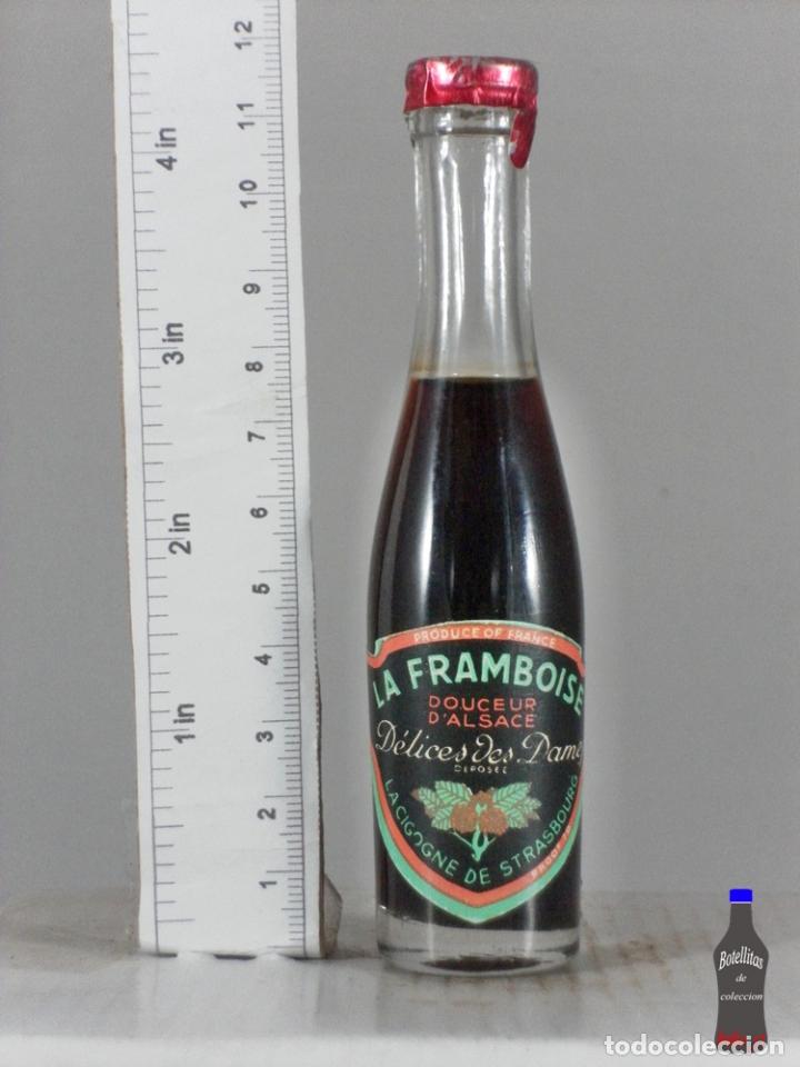 Sammlung von Weinen und Lik&ouml;ren: BOTELLITA BOTELLIN LA FRAMBOISE DELIDES DES DAME LA CIGOGNE DE STRASBURG