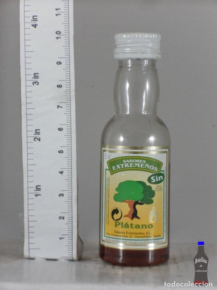 Coleccionismo de vinos y licores: BOTELLITA BOTELLIN SABORES EXTREME&Ntilde;OS LICOR SIN PLATANO ALMENDRALEJO
