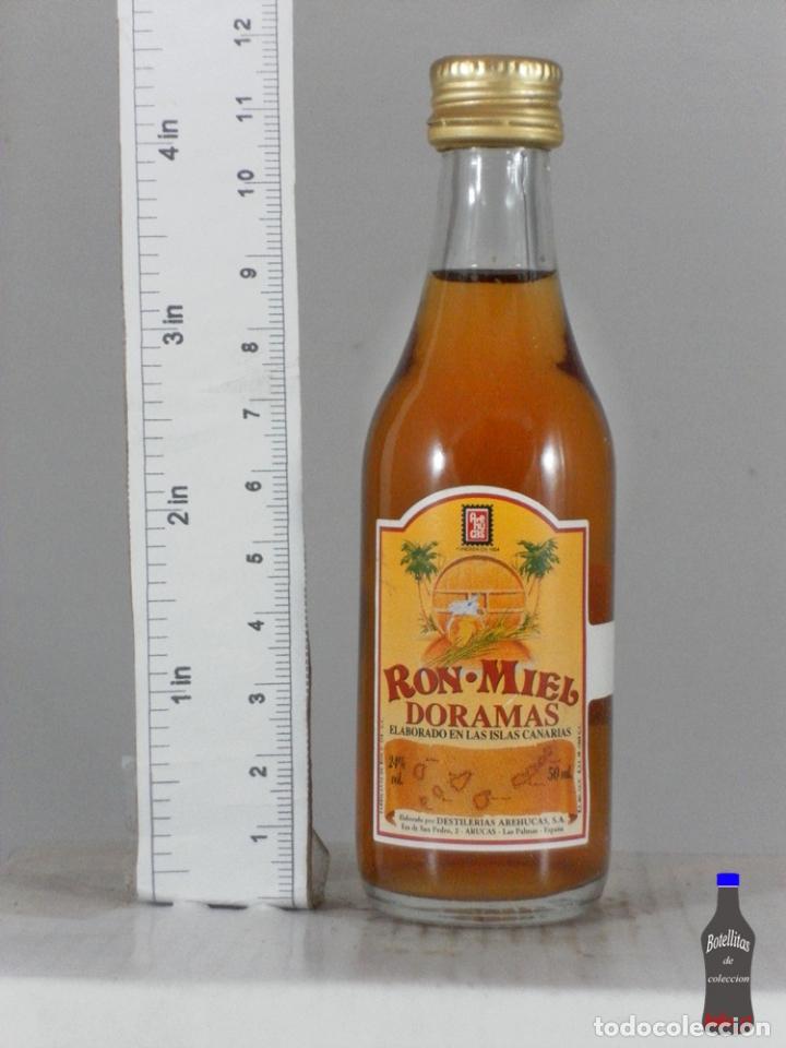 Collection of wines and liquors: BOTELLITA BOTELLIN RON MIEL DORAMAS AREHUCAS ISLAS CANARIAS