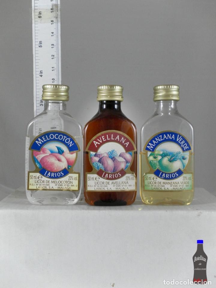Coleccionismo de vinos y licores: BOTELLITA BOTELLIN 3 LICORES LARIOS MALAGA DIFERENTES