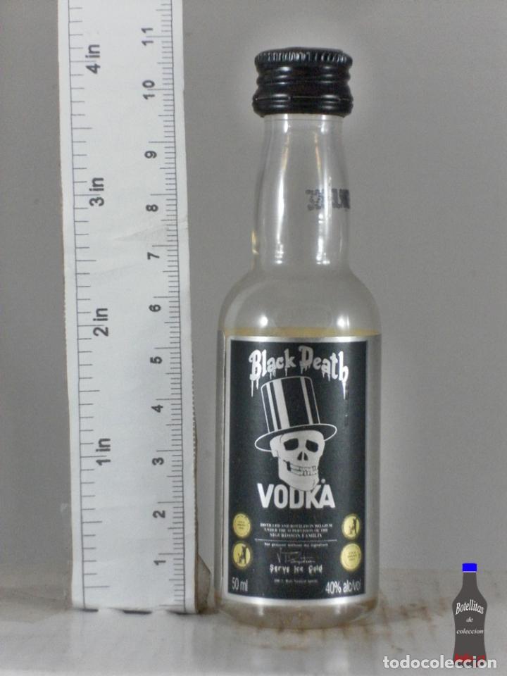 Collection of wines and liquors: BOTELLITA BOTELLIN BLACK DEATH VODKA BELGIUM USA