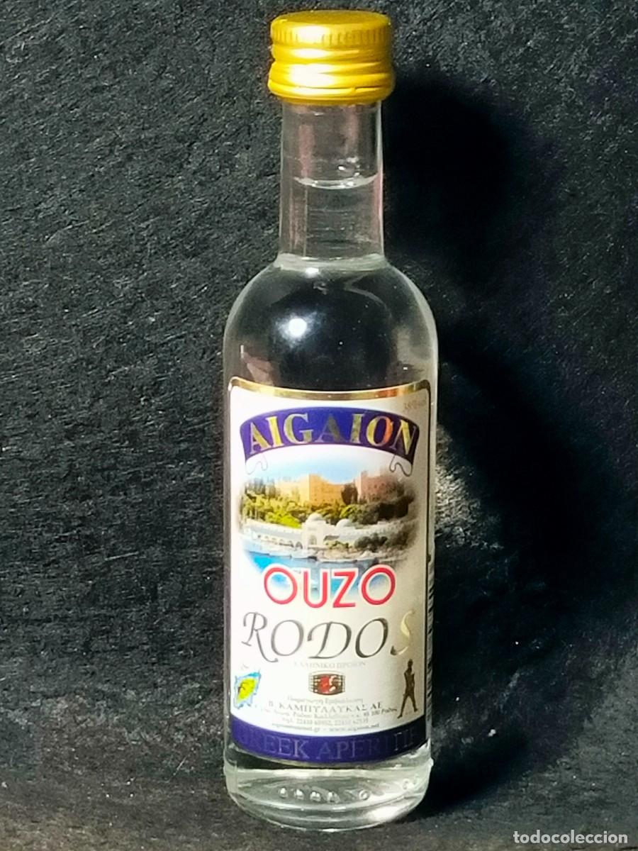 Coleccionismo de vinos y licores: Botell&iacute;n Botellita Licor Griego Ouzo Aigaion Rodos (Isla de Rodas) 50 cc