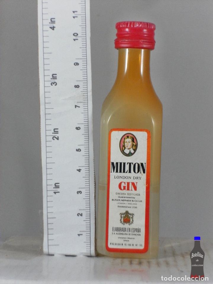 Coleccionismo de vinos y licores: BOTELLITA BOTELLIN MILTON GIN GINEBRA ALCOHOLERA DE CHINCHON ESPA&Ntilde;A