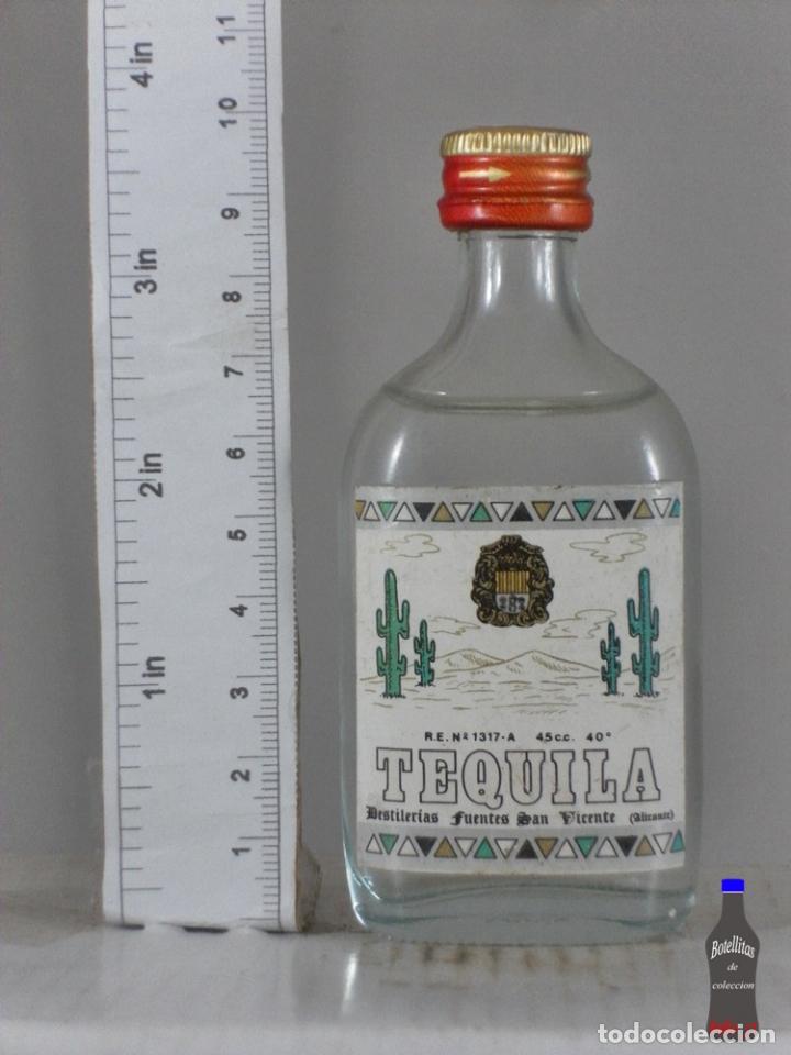 Collection of wines and liquors: BOTELLITA BOTELLIN TEQUILA DESTILERIAS FUENTES SAN VICENTE ALICANTE