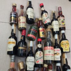 Coleccionismo de vinos y licores: LOTE 21 BOTELLITAS BOTELLA MINIBOTELLAS ANTIGUAS DE VINOS LICORES Y AGUARDIENTES