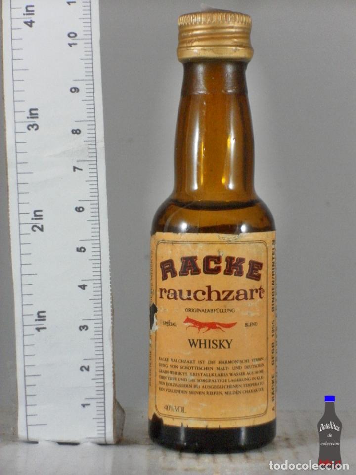 Colecionismo de vinhos e licores: BOTELLITA BOTELLIN WHISKY RACKE RAUCHZART ALEMANIA