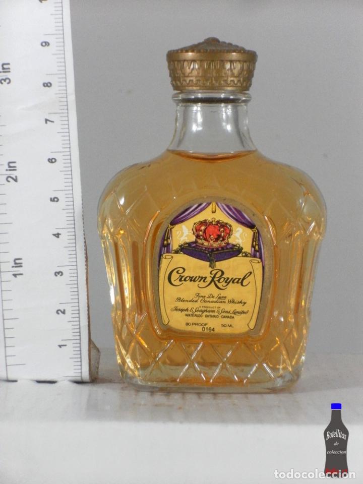 Coleccionismo de vinos y licores: BOTELLITA BOTELLIN WHISKY CROWN ROYAL BLENDED CANADIAN WATERLOO 1974