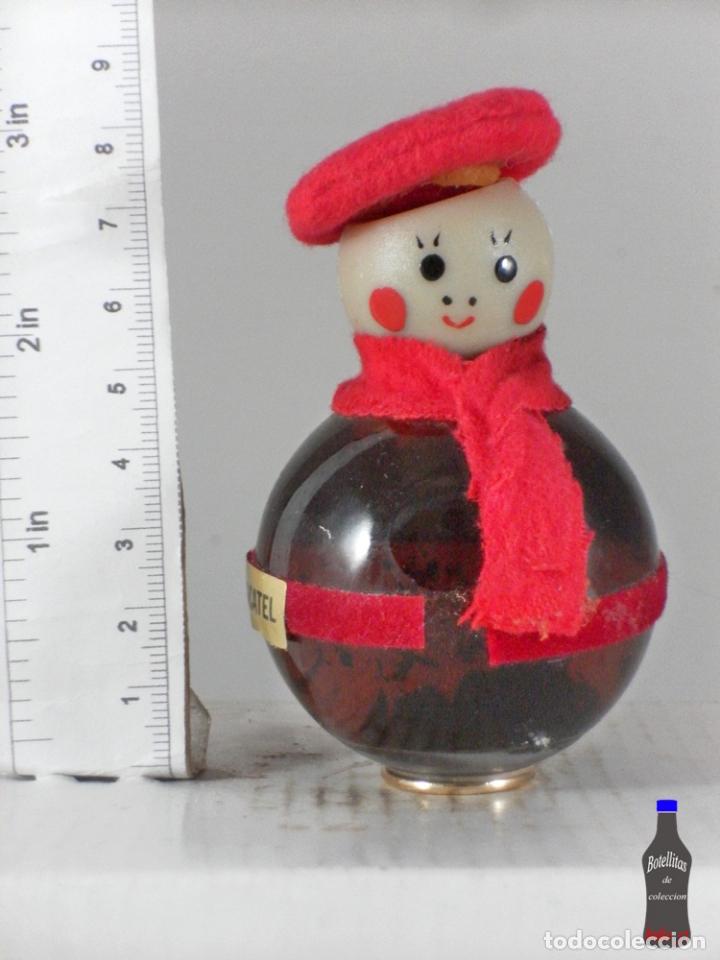 Sammlung von Weinen und Lik&ouml;ren: BOTELLITA BOTELLIN MOSCATE TRAJE TIPICO GARCES FIGURA