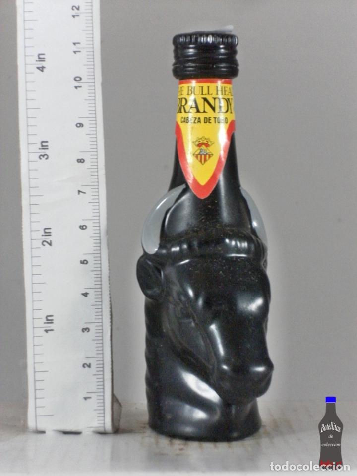 Coleccionismo de vinos y licores: BOTELLITA BOTELLIN THE BULL BRANDY CABEZA DE TORO BARTOLOME CA&Ntilde;ELLAS