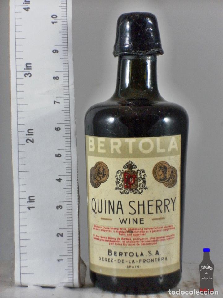 Coleccionismo de vinos y licores: BOTELLITA BOTELLIN BERTOLA QUINA SHERRY WINE BERTOLA S.A. JEREZ DE LA FRONTERA