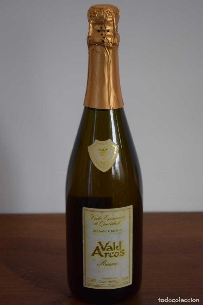 Sammlung von Weinen und Lik&ouml;ren: Antiguo Botella de vino espumoso de calidad m&eacute;todo cl&aacute;sico -reserva-Vald Arcos Portugal