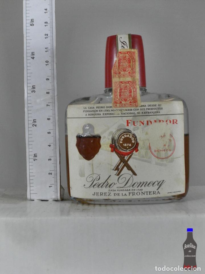 Coleccionismo de vinos y licores: BOTELLITA BOTELLIN FUNDADOR BRANDY PEDRO DOMECQ JEREZ DE LA FRONTERA PETACA