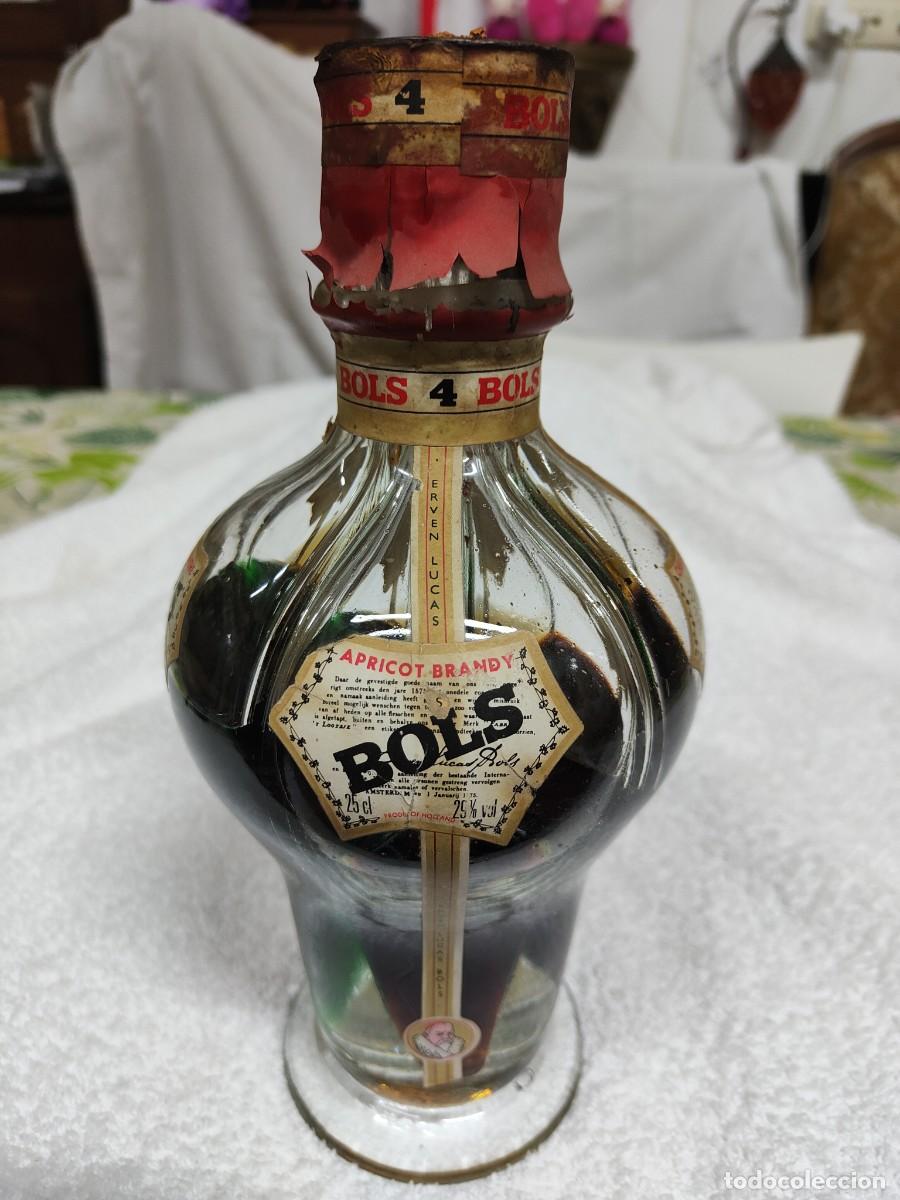 Collection of wines and liquors: BOLS ANTIGUA BOTELLA DE LICOR CON 4 SABORES DIFERENTES