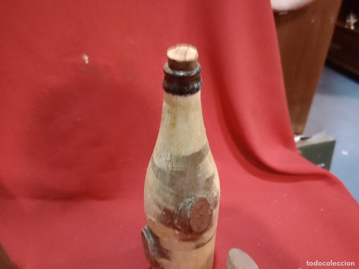 Coleccionismo de vinos y licores: botella forrada de madera - Foto 3