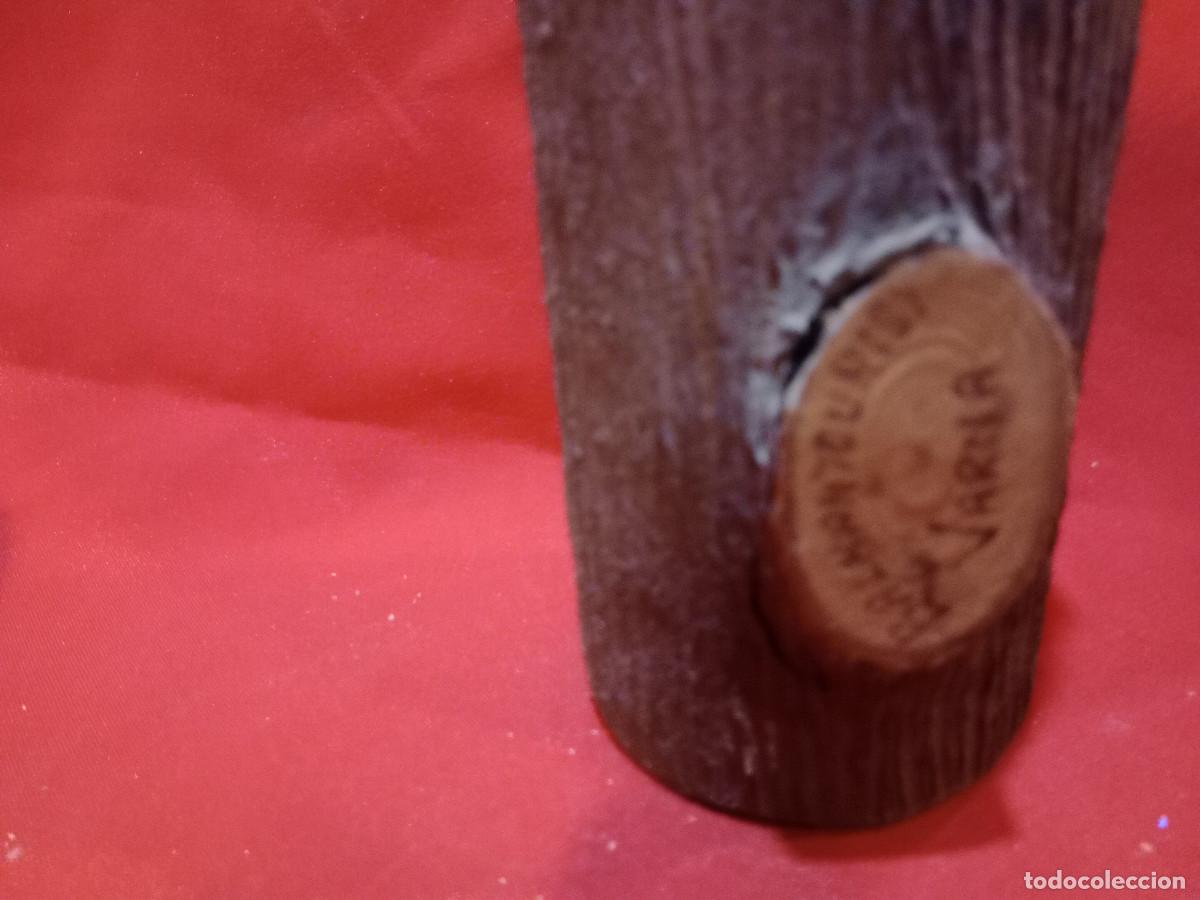 Coleccionismo de vinos y licores: botella forrada de madera - Foto 2