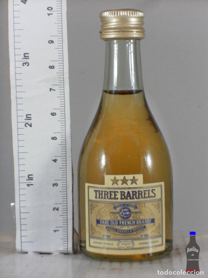 Coleccionismo de vinos y licores: BOTELLITA BOTELLIN THREE BARRELS RARE OLD FRENCH BRANDY *** FRANCE
