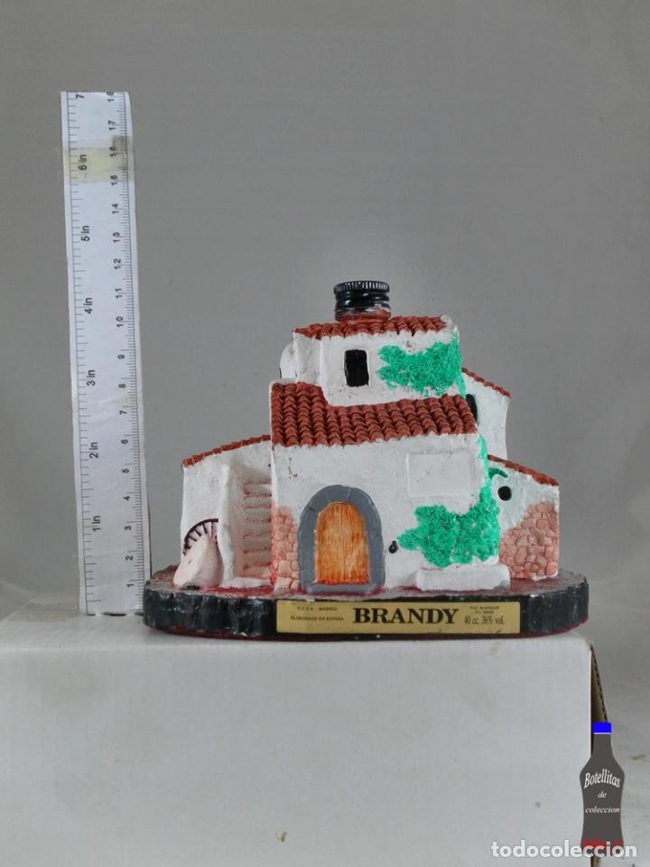 Coleccionismo de vinos y licores: BOTELLITA BOTELLIN BRANDY DCSA MASNOU FORMA DE CASA