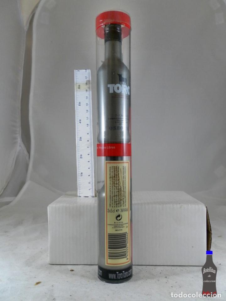 Coleccionismo de vinos y licores: BOTELLITA BOTELLIN LOTE DE 2 TORO OSBORNE EN BLISTER TUBO
