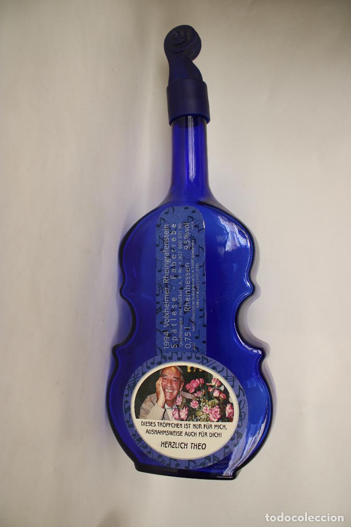 Coleccionismo de vinos y licores: botella azul violin sp&auml;tles - faberrebe