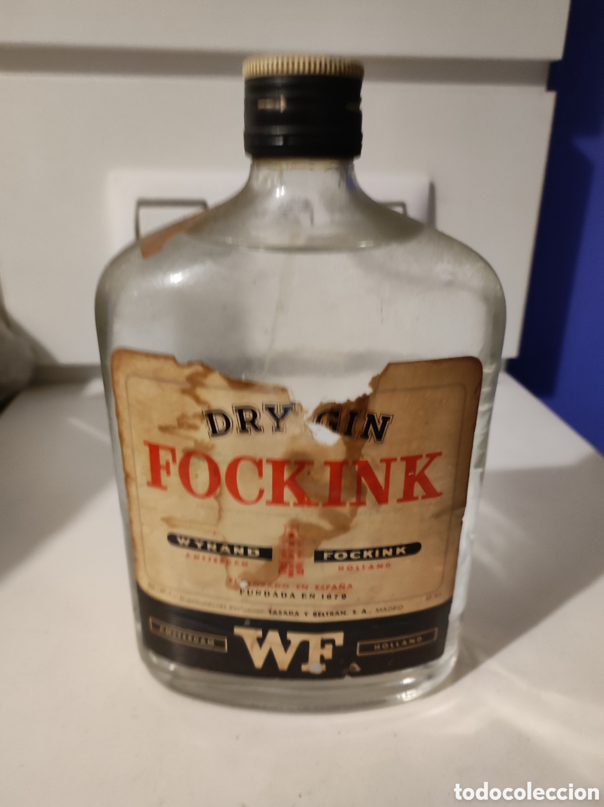 Coleccionismo de vinos y licores: Botella antigua de ginebra.
