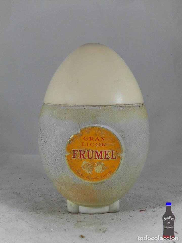Collection of wines and liquors: BOTELLA GRAN LICOR FRUMEL FORMA DE HUEVO DEBARSA LA LLAGOSTA BARCELONA