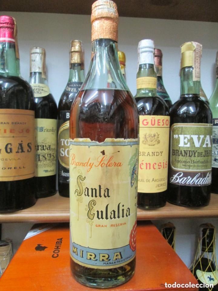 Coleccionismo de vinos y licores: ANTIGUA BOTELLA BRANDY CO&Ntilde;AC, SANTA EULALIA SOLERA IMPUESTO DE 80 CTS, DECADA 50-60