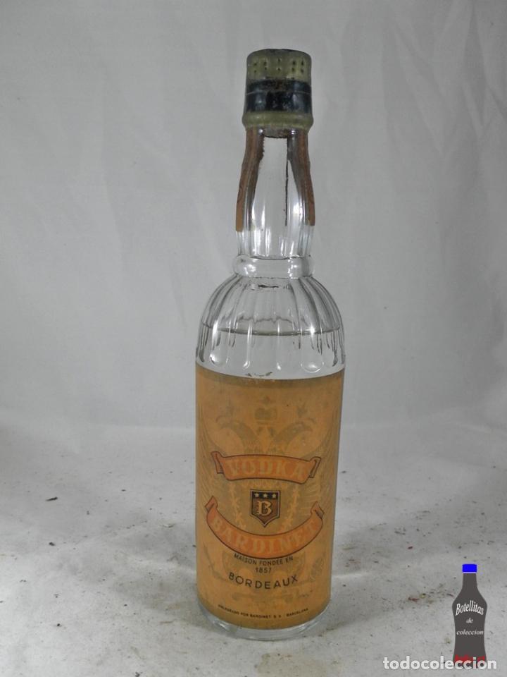 Collection of wines and liquors: BOTELLA VODKA BARDINET BORDEAUX BARDINET S.A. BARCELONA SELLO CENTIMOS
